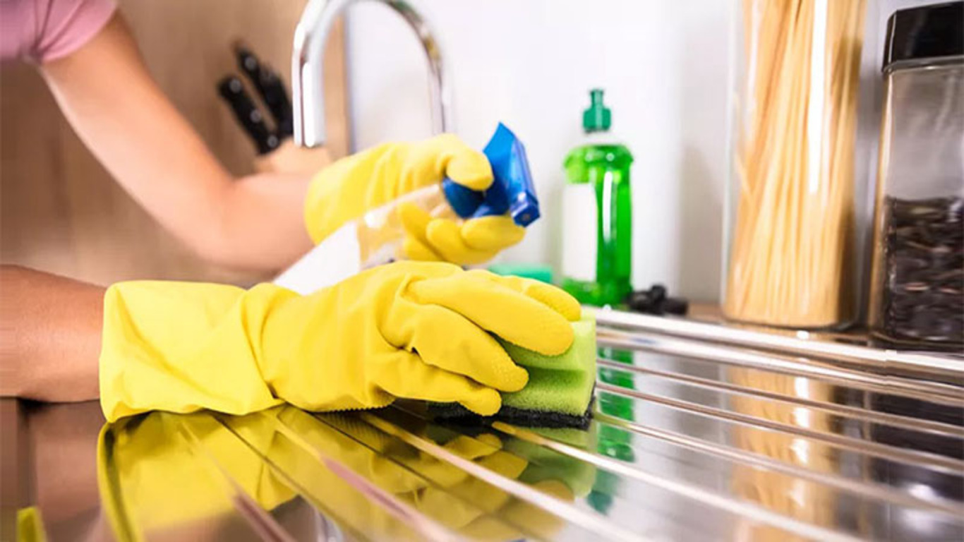 تمیز کردن سینک ظرفشویی و آبچکان